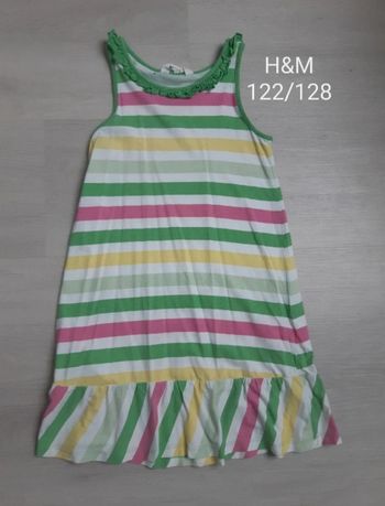 Jolie robe d'été à lignes taille 122/128