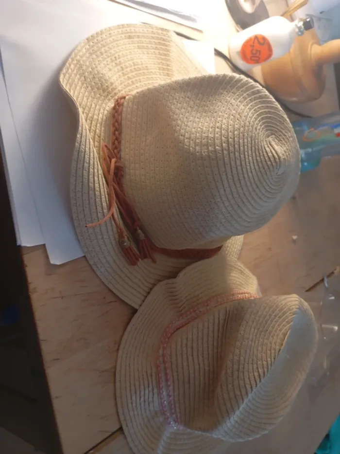 Deux chapeau  tressé - photo numéro 2