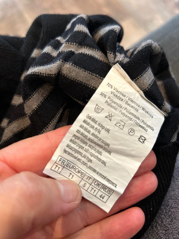 Pull col roulé rayé boutons manches - photo numéro 7