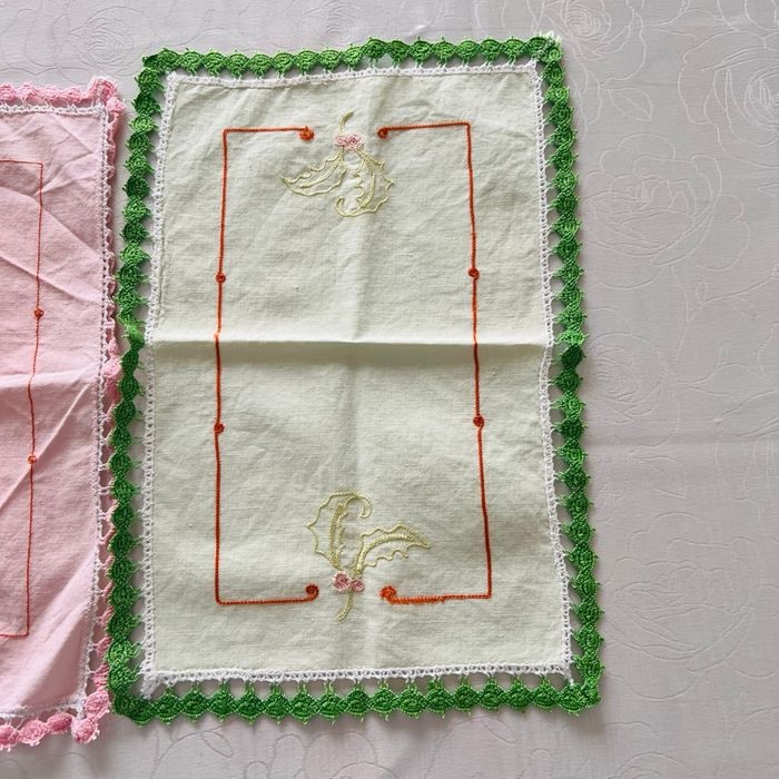 Lot 4 petits tapis / napperons dentelles - photo numéro 2