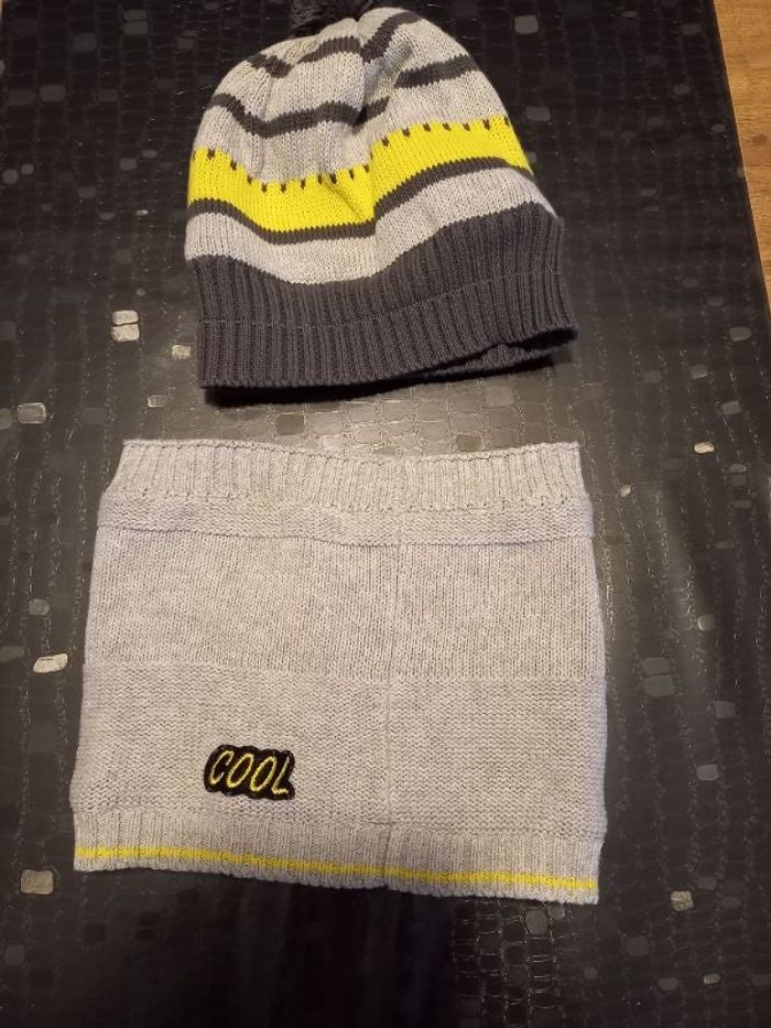 Bonnet et tour de cou