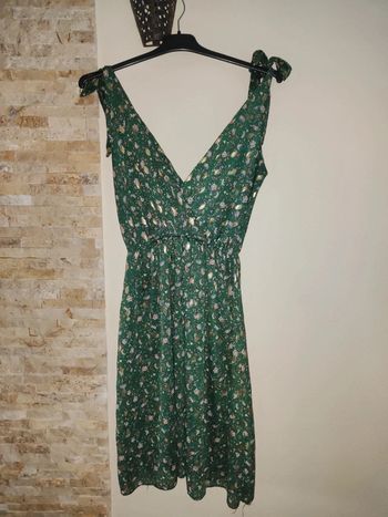 Robe légère verte fleurie dorure