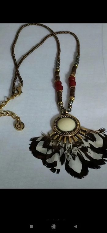 Collier perles et plumes