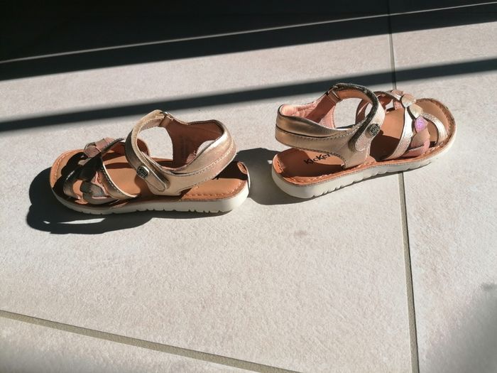 Très jolies 😍 sandales 'Kickers' - photo numéro 7