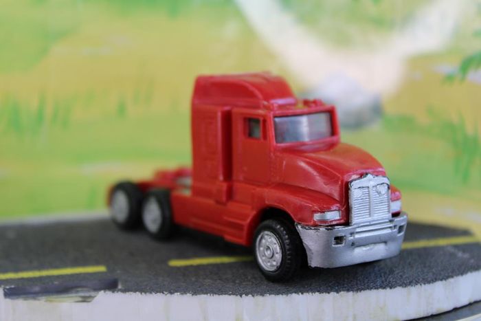 New ray camion tracteur Freighliner - photo numéro 7