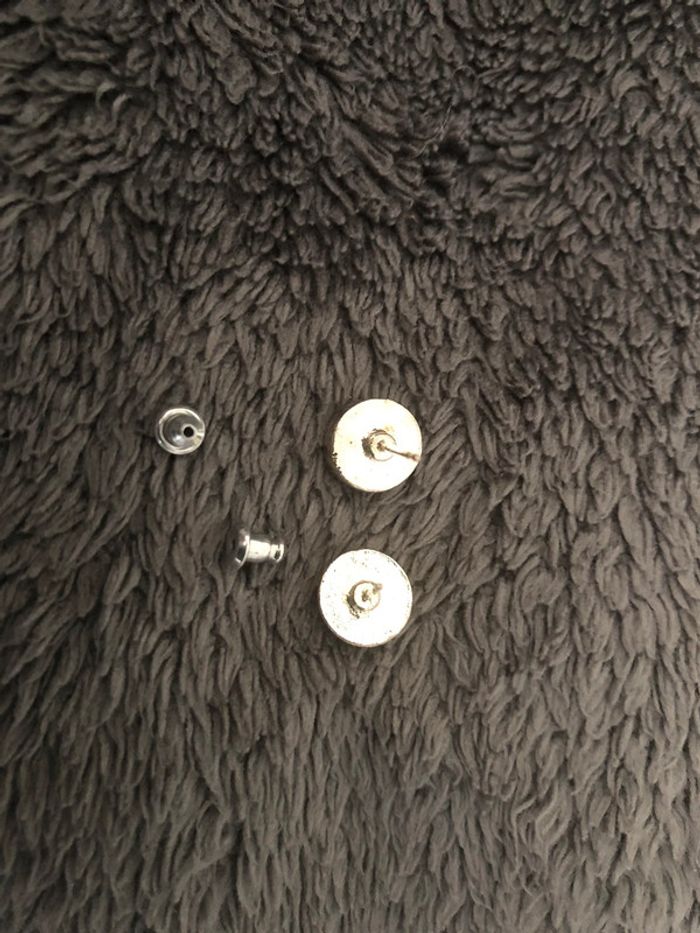 730-Boucles d’oreilles argentées et strass NEUVES - photo numéro 2