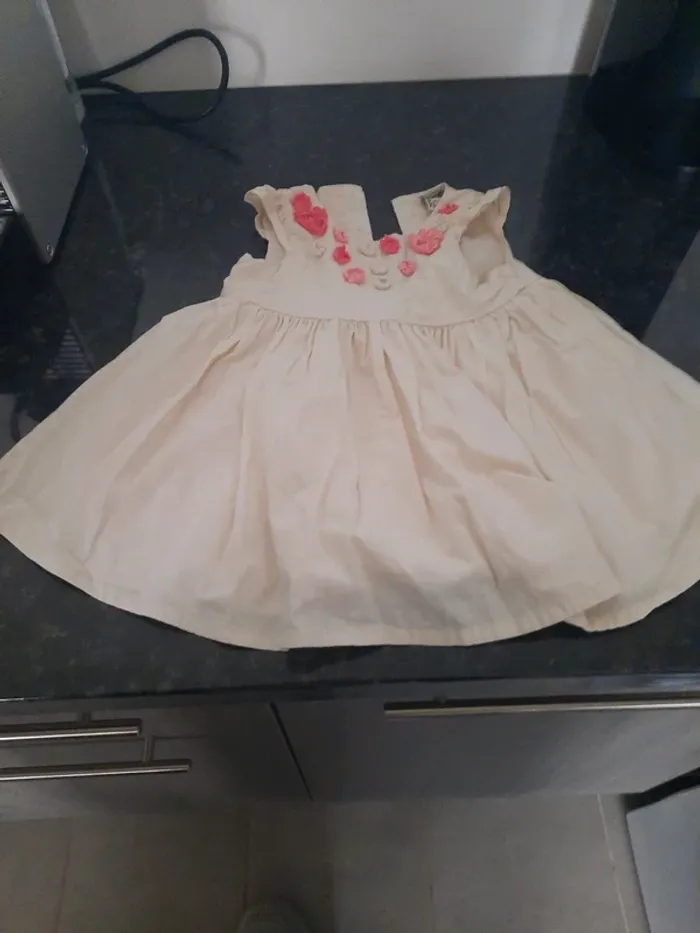2 robe 9 mois - photo numéro 2