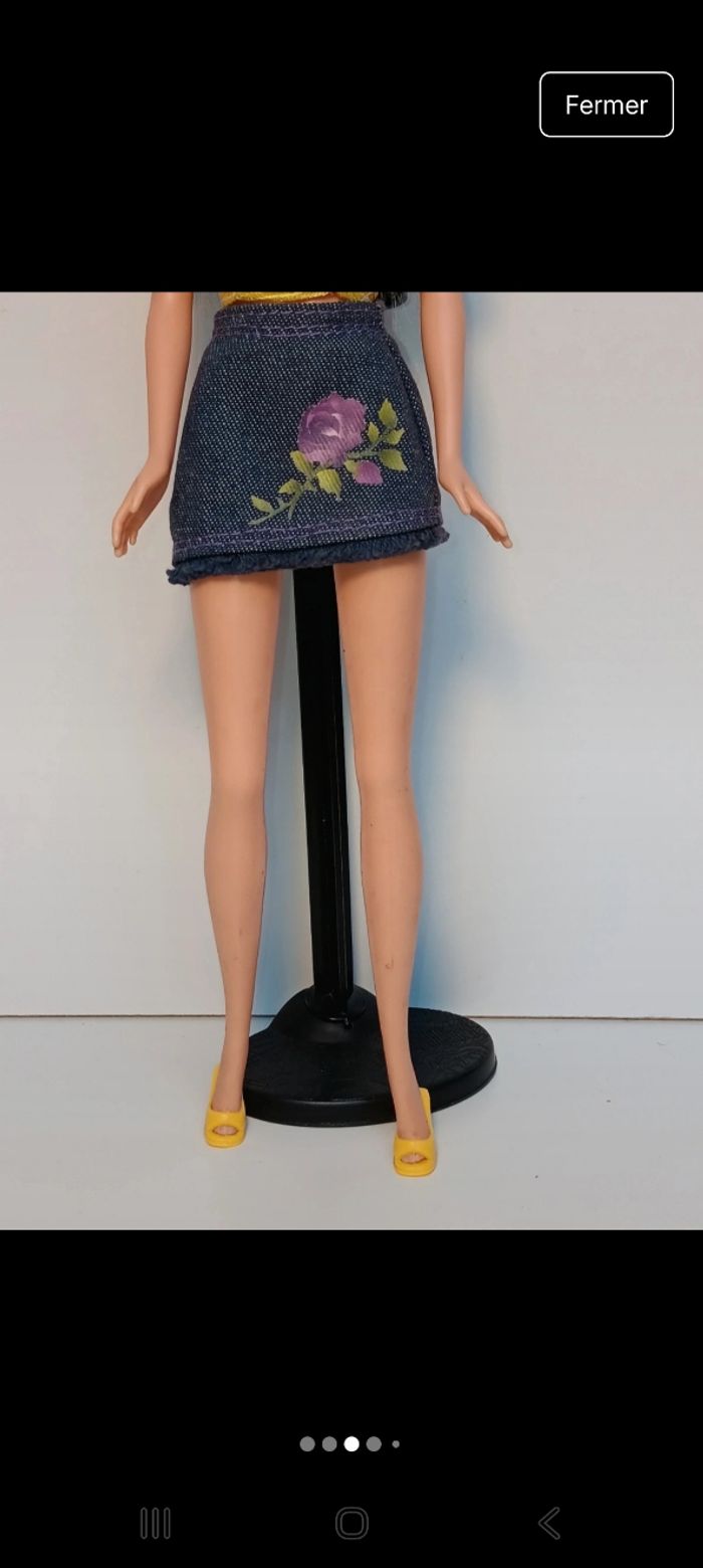 Poupée  barbie mattel ensemble bleu et jaune   tête 1998 corp 1999.
Poupée et ensemble compris - photo numéro 4