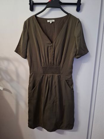 Robe kaporal taille 34 en très bon état