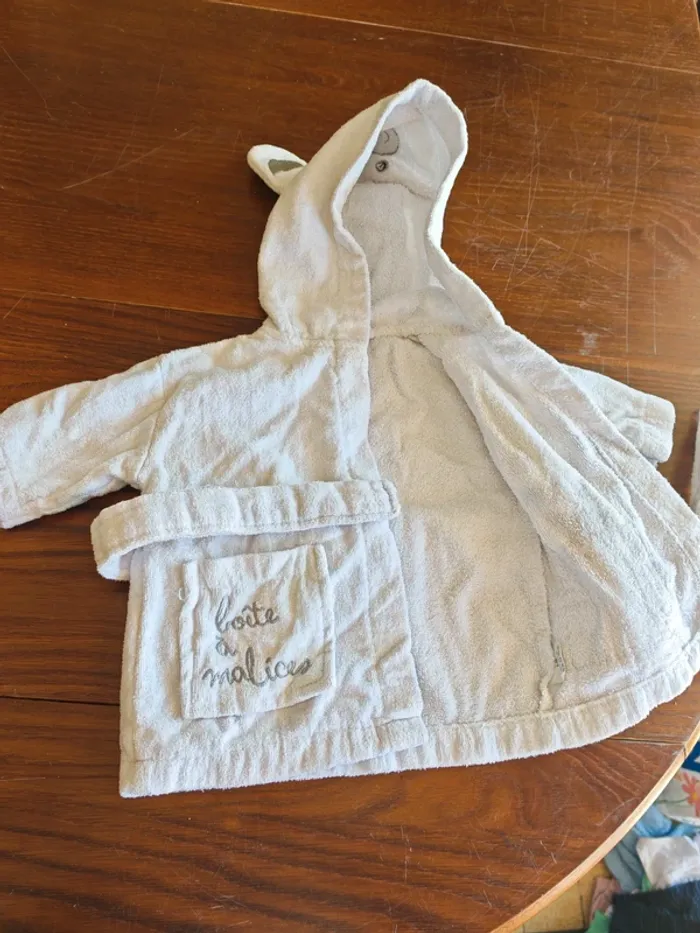 Lot n° 7: peignoir bébé 6 mois - photo numéro 3