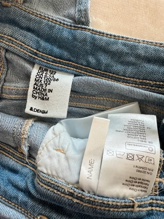 Salopette H&M taille 122 - photo numéro 2