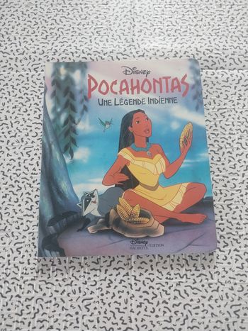 Livre enfant Disney – Pocahontas : Une légende indienne – Hachette (1995)