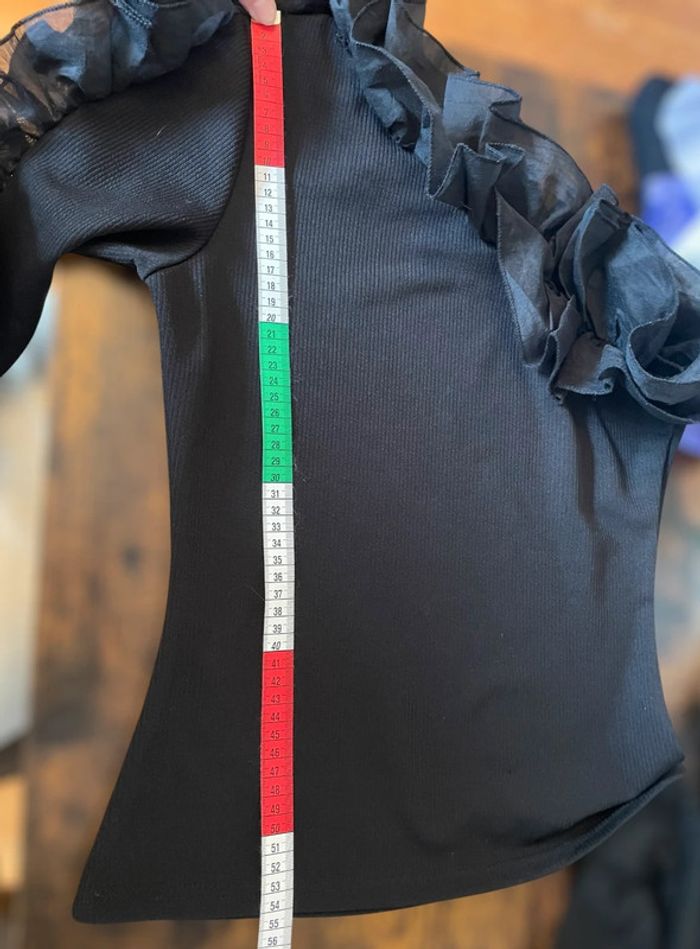 Tee haut élégant chic noir en relief froufrou asymétrique - photo numéro 8