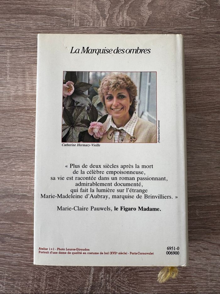 Livre la marquise des ombres - photo numéro 2