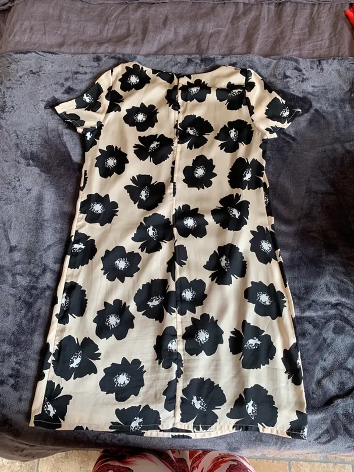 Robe motif fleurs La Fée Maraboutée taille 38 - photo numéro 2