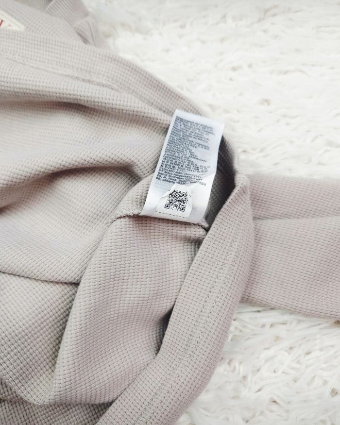 Sweat gris beige taupe gaufré Homme/ Ado taille L marque Calvin Klein 🎸 - photo numéro 10