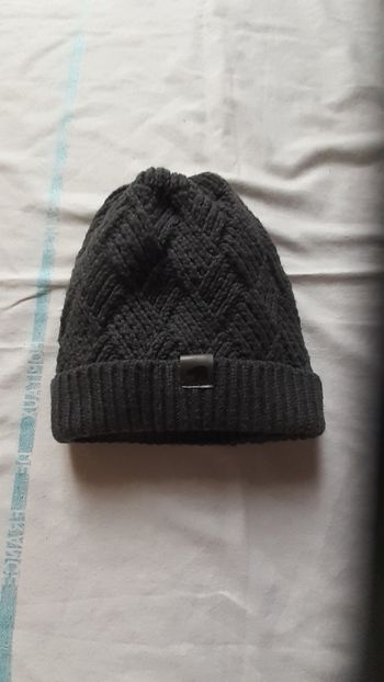 Bonnet gris foncé intérieur chaud