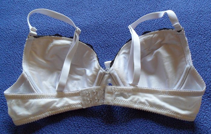 Soutien gorge push up. Blanc à dentelle noire. Splach. Taille 95 B - photo numéro 2