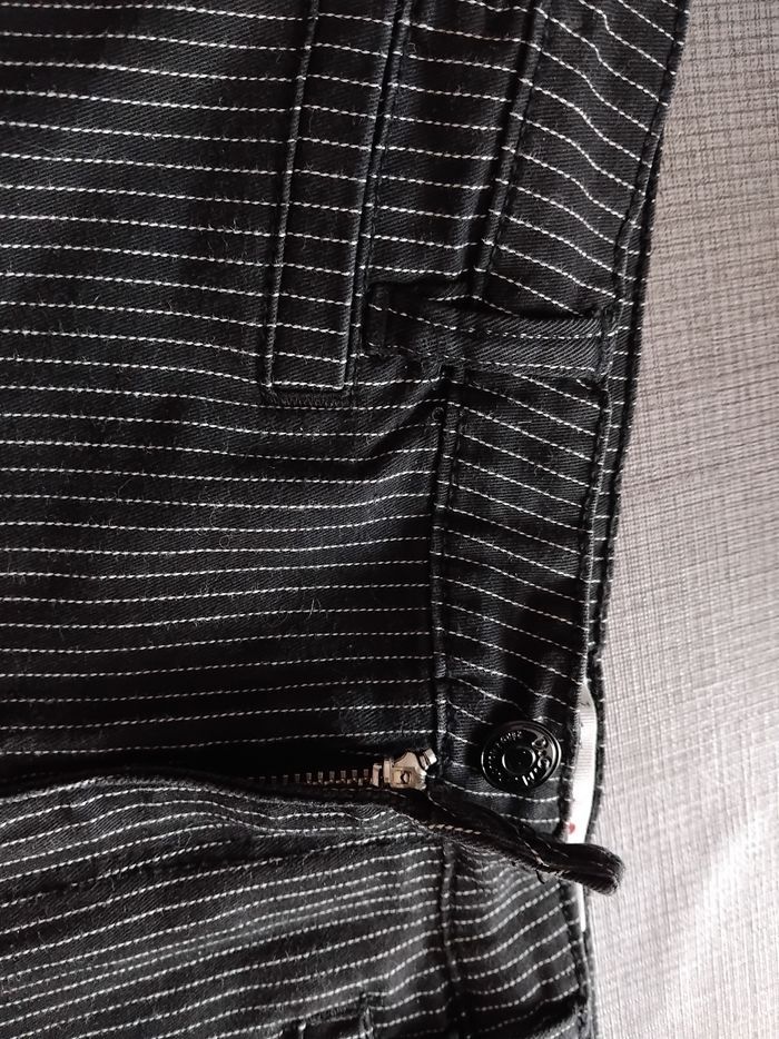 Pantalon stretch noir rayures blanches tbe