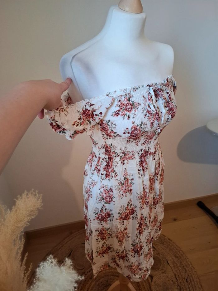 Robe blanche Fleurie extensible Colloseum taille S 36 - photo numéro 9