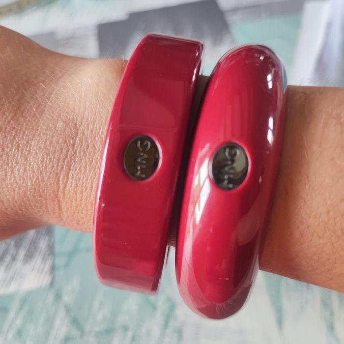 Lot bracelet résine bordeaux mango le rond est fendu mais ne gêne en rien