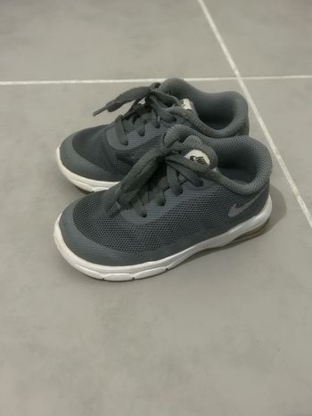 Baskets Nike mixte pointure 24