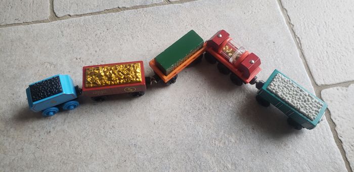 Locomotive et wagons - photo numéro 5