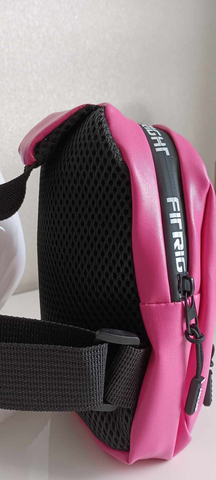 Petit sac rose et noir à porter sur la poitrine - photo numéro 6