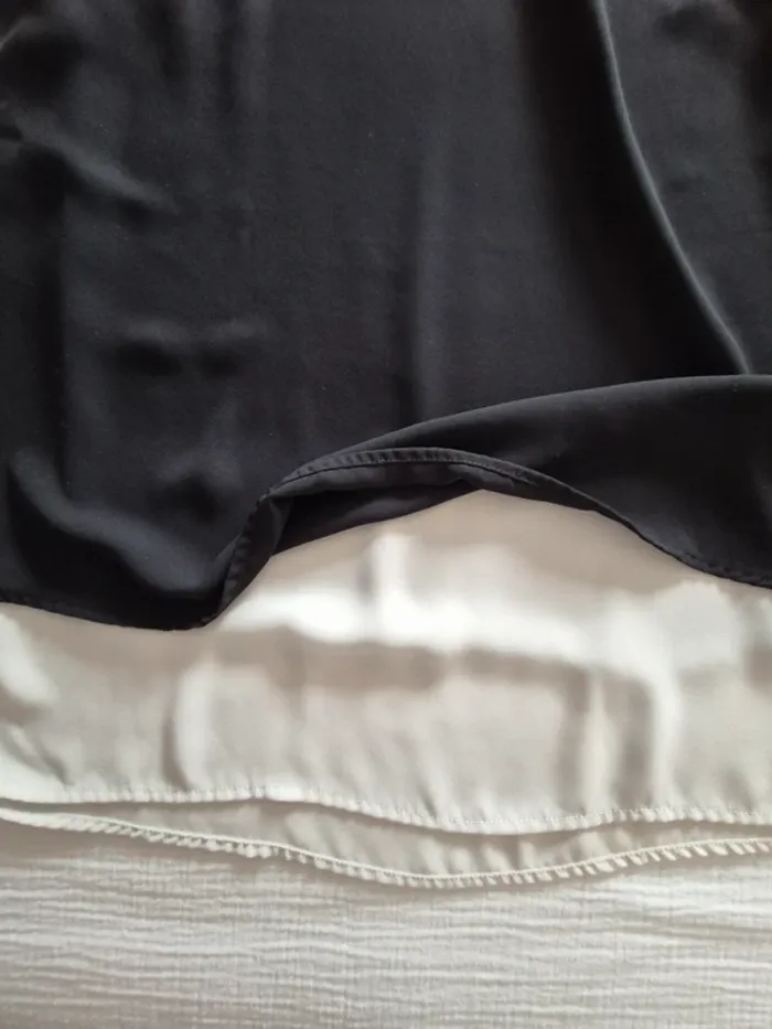 Top / Blouse sans manche noire et blanche taille L Camaïeu - photo numéro 3