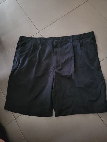 Short polyester taille 56 (42 taille americaine)