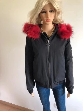 Parka noire avec fausse fourrure rouge Gold & Silver taille 1 bon état (avec défaut)