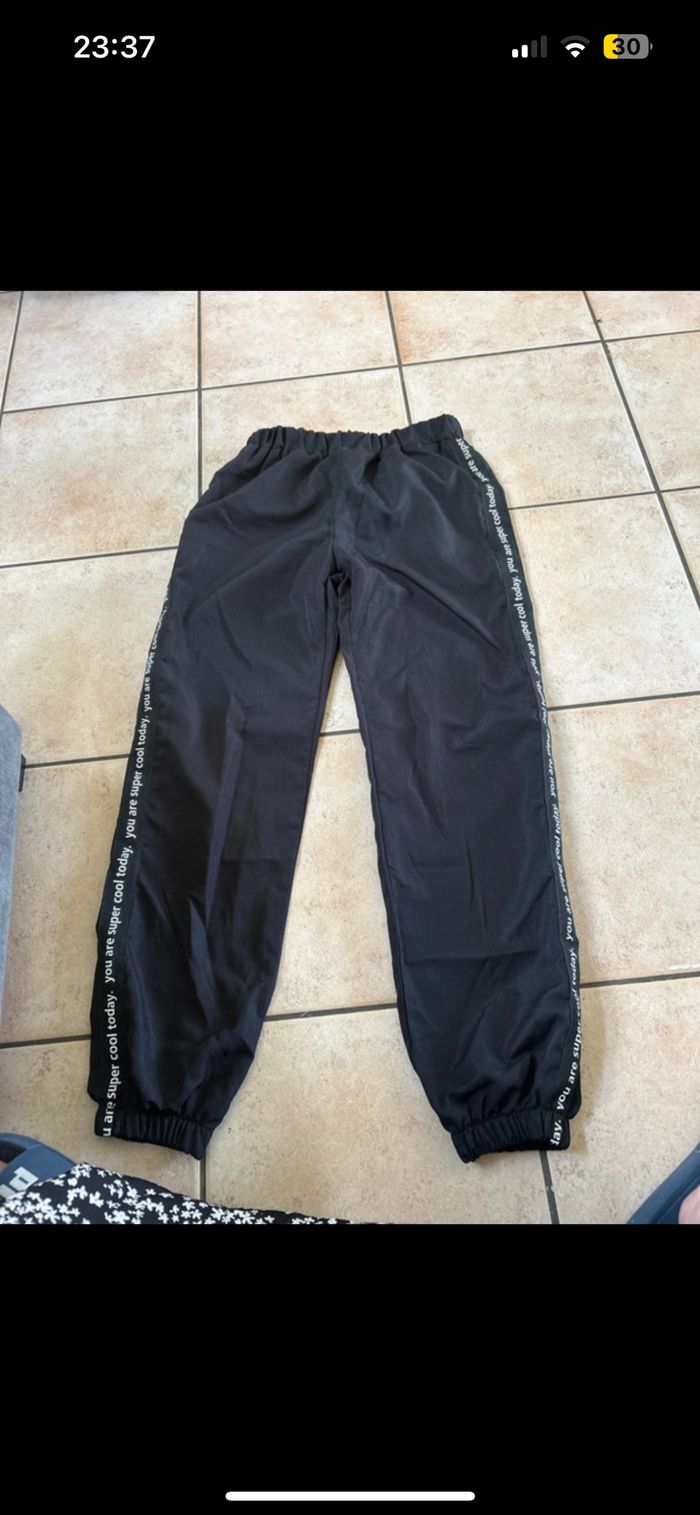 Pantalon style jogging