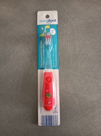 Brosse à dents neuve 3 ans et +