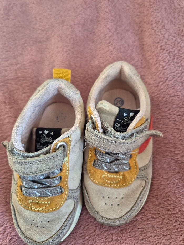 Paire de baskets taille 20. - photo numéro 7