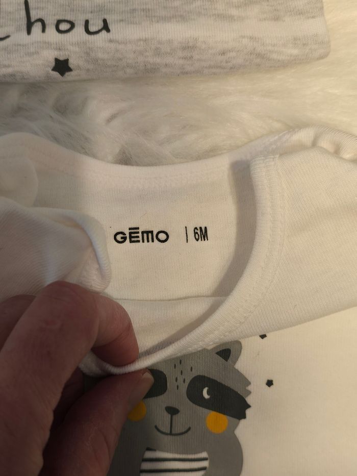 NEUFS!!!  (non portés)🤩👍💙superbe lot  bodies et chaussettes 6 MOIS GARÇON 💙💙💙 - photo numéro 10