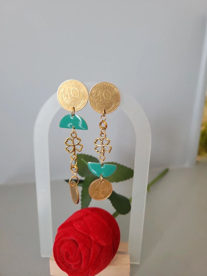 Clis d oreilles pieces cts et perle écaillée - photo numéro 4