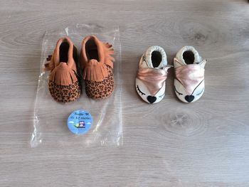 Lot de 2 paires de chaussons cuir bibalou taille M 6/12 mois