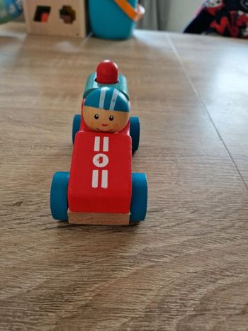 Voiture en bois a klaxon