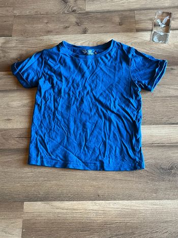 Je vend un tee shirt garcon enfant 6 ans très bon état