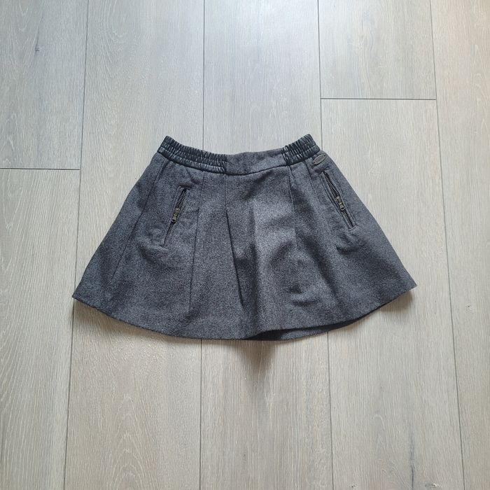 Jupe en feutrine fine grise. Fille 8 ans. Zara