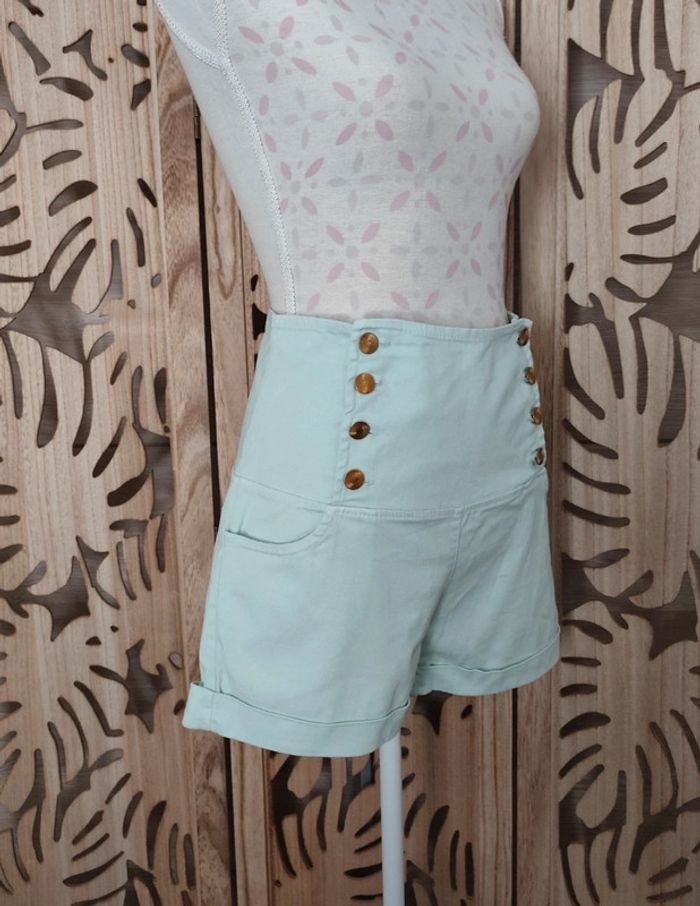 Short en jean vert d'eau boutons dorés - photo numéro 3