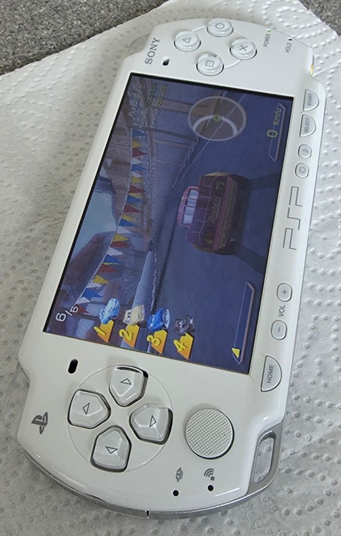 PSP 2004 white - photo numéro 10