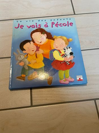 Livre bébé je vais à l’école