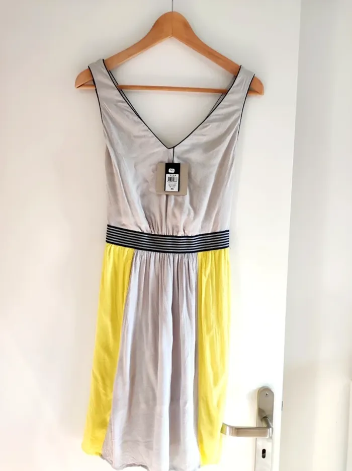 Très jolie robe - vila - neuve - xs