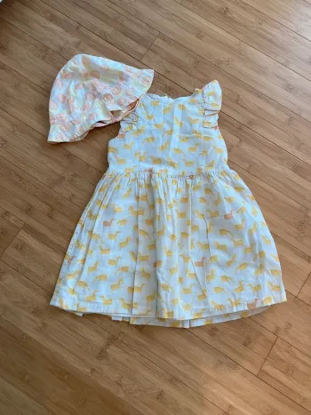 5 ans - Jolie robe manche courte avec petite chapeau assorti avec motifs