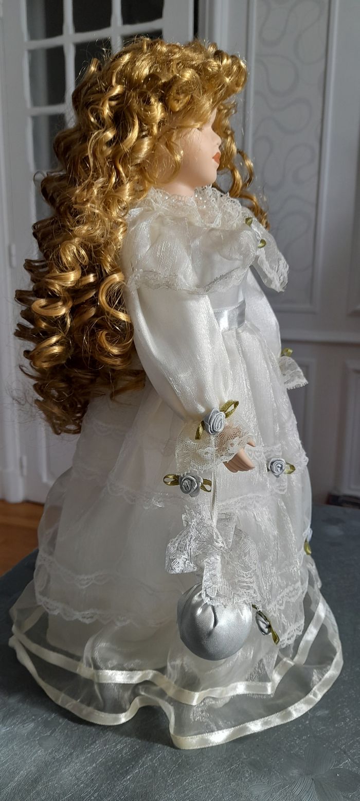 Poupée en porcelaine - photo numéro 6