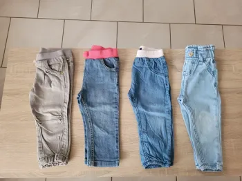 Lot de 4 pantalons fille en 18 mois
