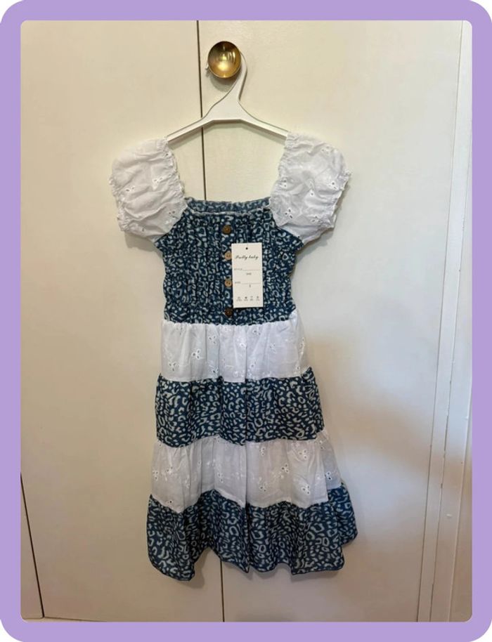 Robe blanche et bleue