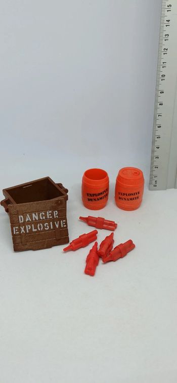 Caisse avec tonneaux et accessoires playmobil
