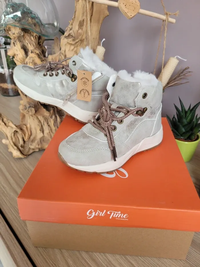 Chaussures pointure 29 neuves.